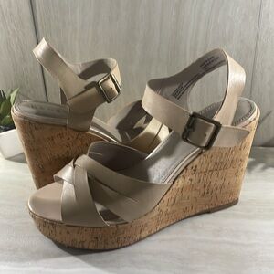 Hinge Leather Wedges Size 10